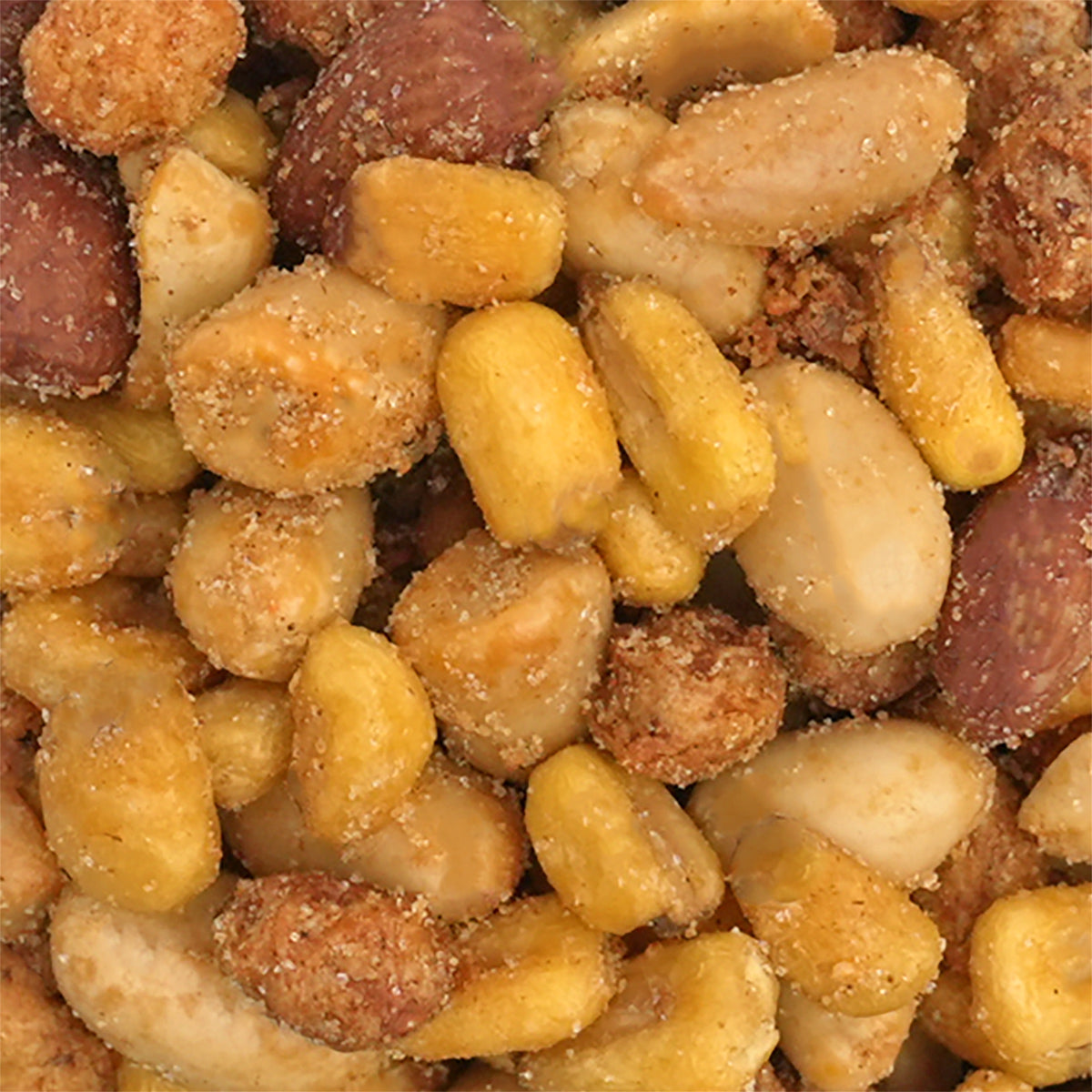 Nahaufnahme Nussmischung "Smokey Crunch Mix" Rauchmandeln, würzige Erdnüsse, Katjang Pedis und crunchiges Mais