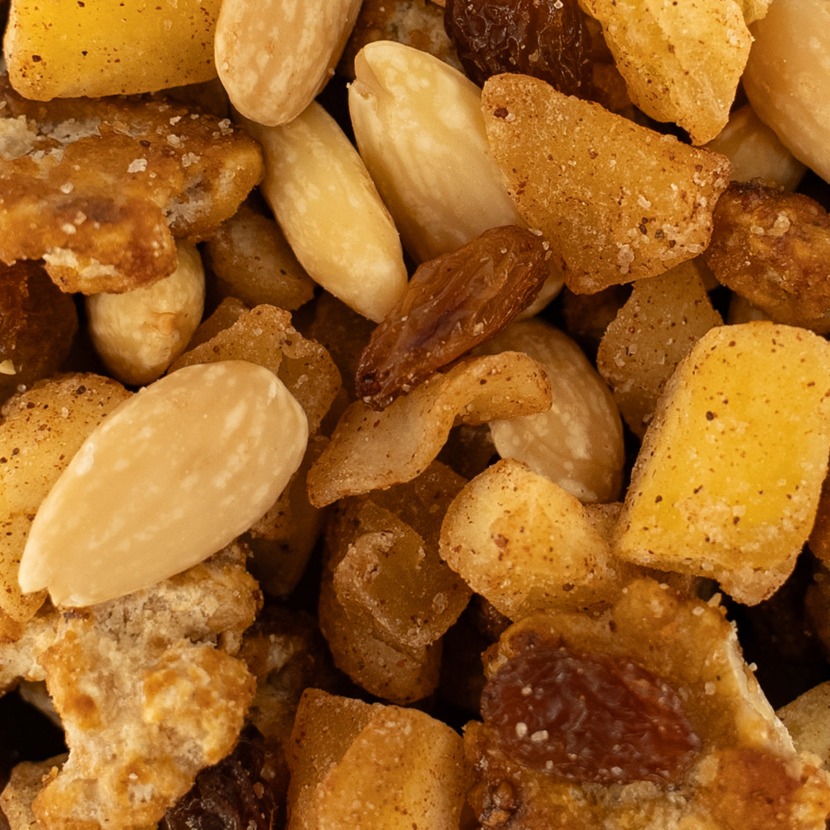 Nussmischung mit gebrannten Walnüssen, Mandeln Rosinen und Apfel-Zimt-Stückchen