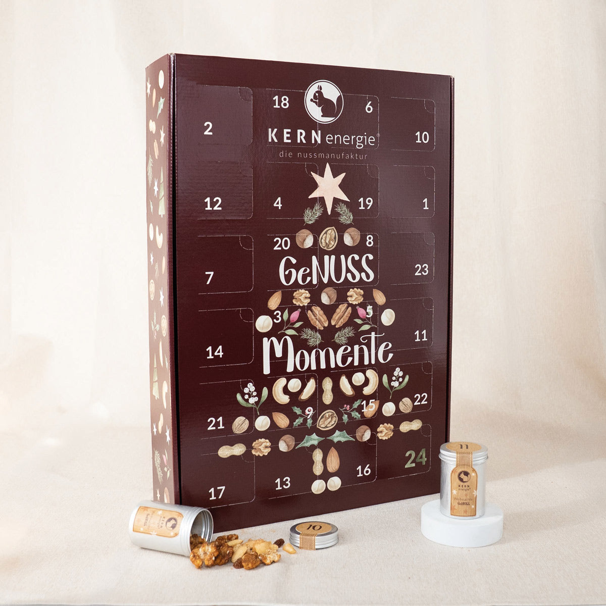 Adventskalender in klassischer Form mit Aludosen und Nüssen