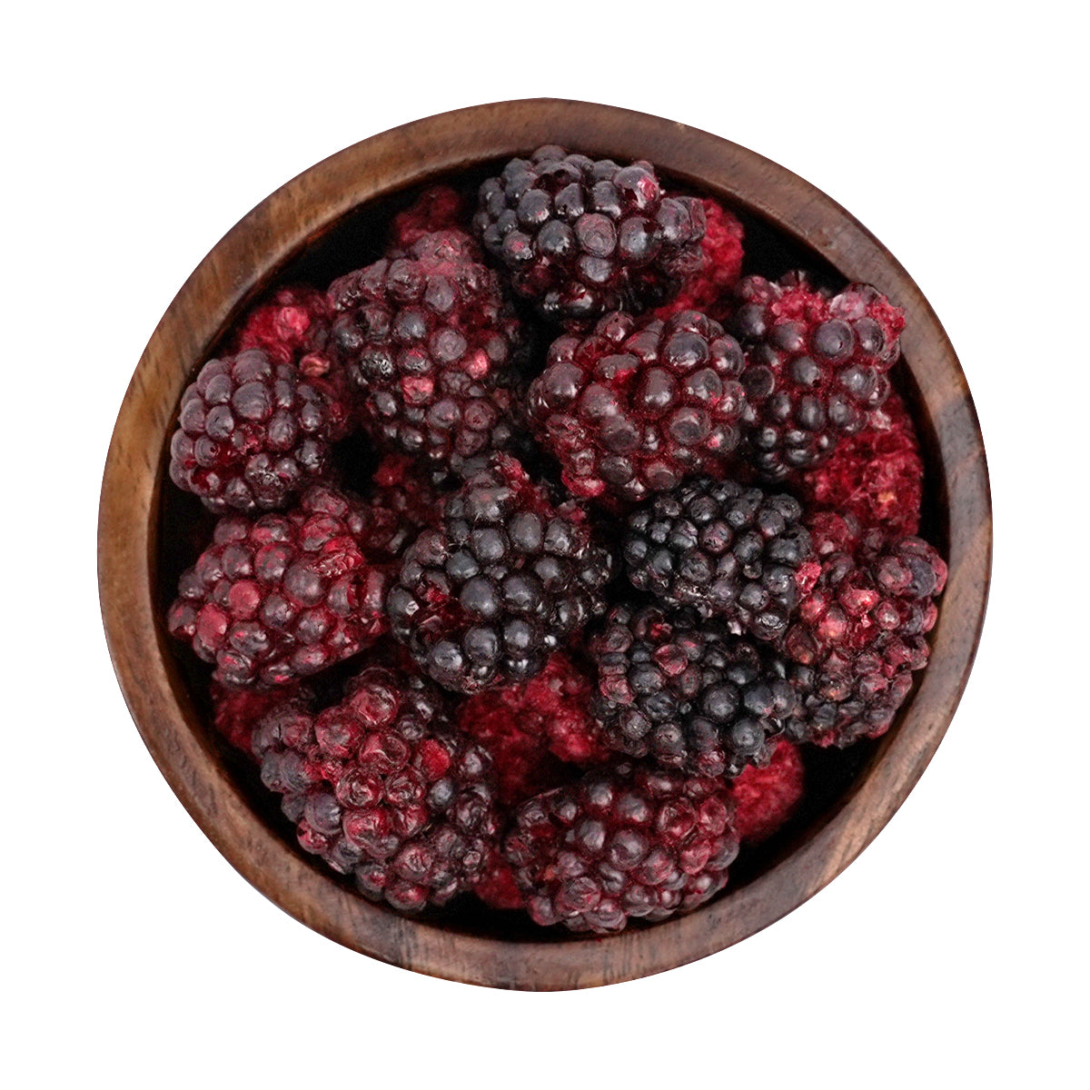 gefriergetrocknete Brombeeren in Holzschale