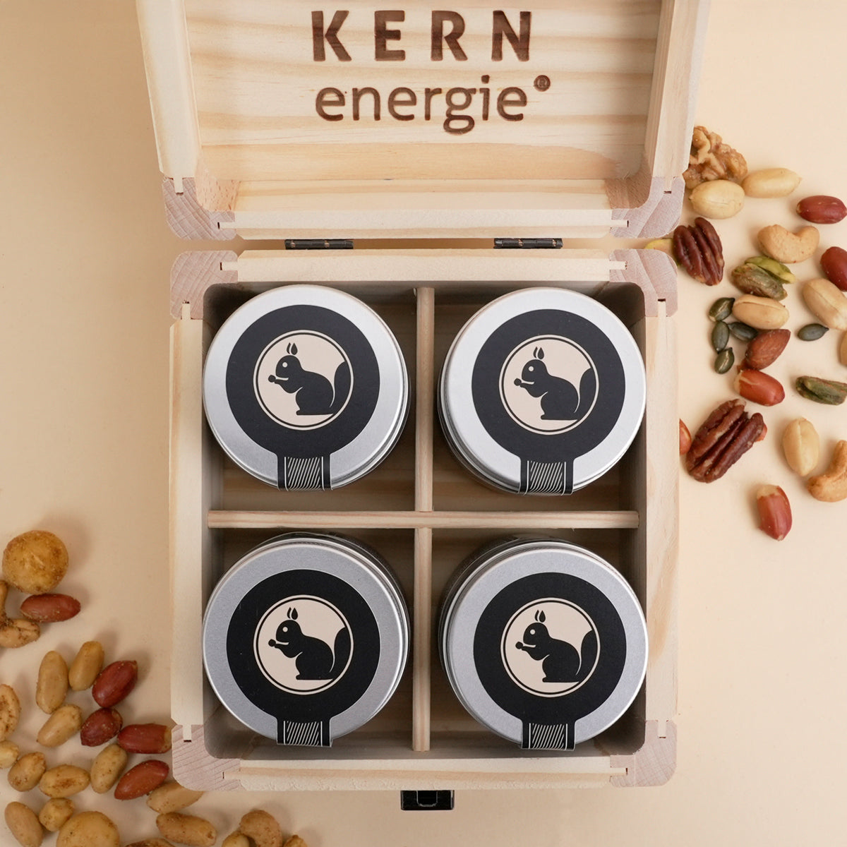 4 Nussmischungen in edlen gläsern in der KERNenergie Holzbox 
