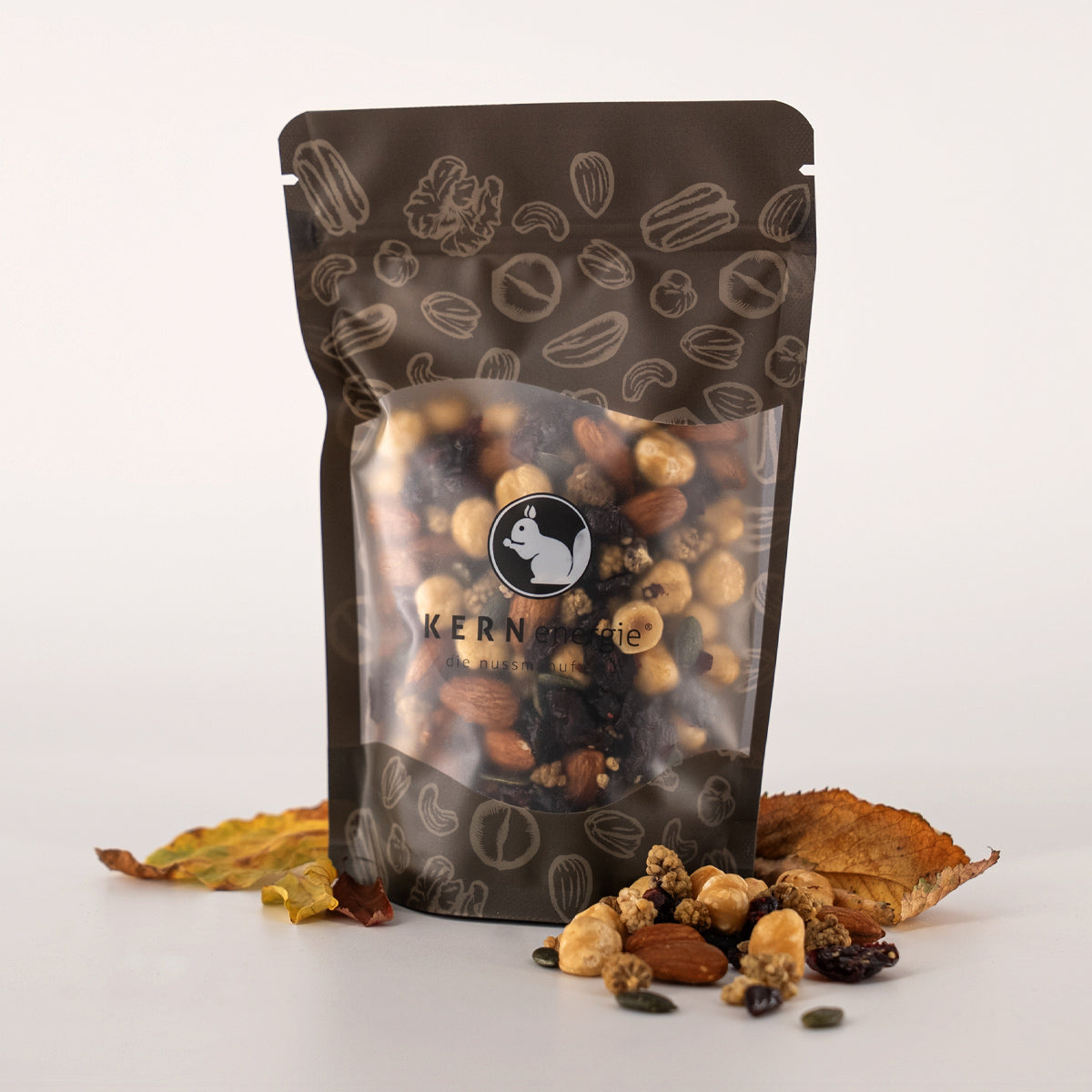 Nussmischung goldener Herbst mit Mandeln, Haselnüssen, Kürbiskernen, Cranberries, Maulbeeren in KERNenergie Snackbeutel