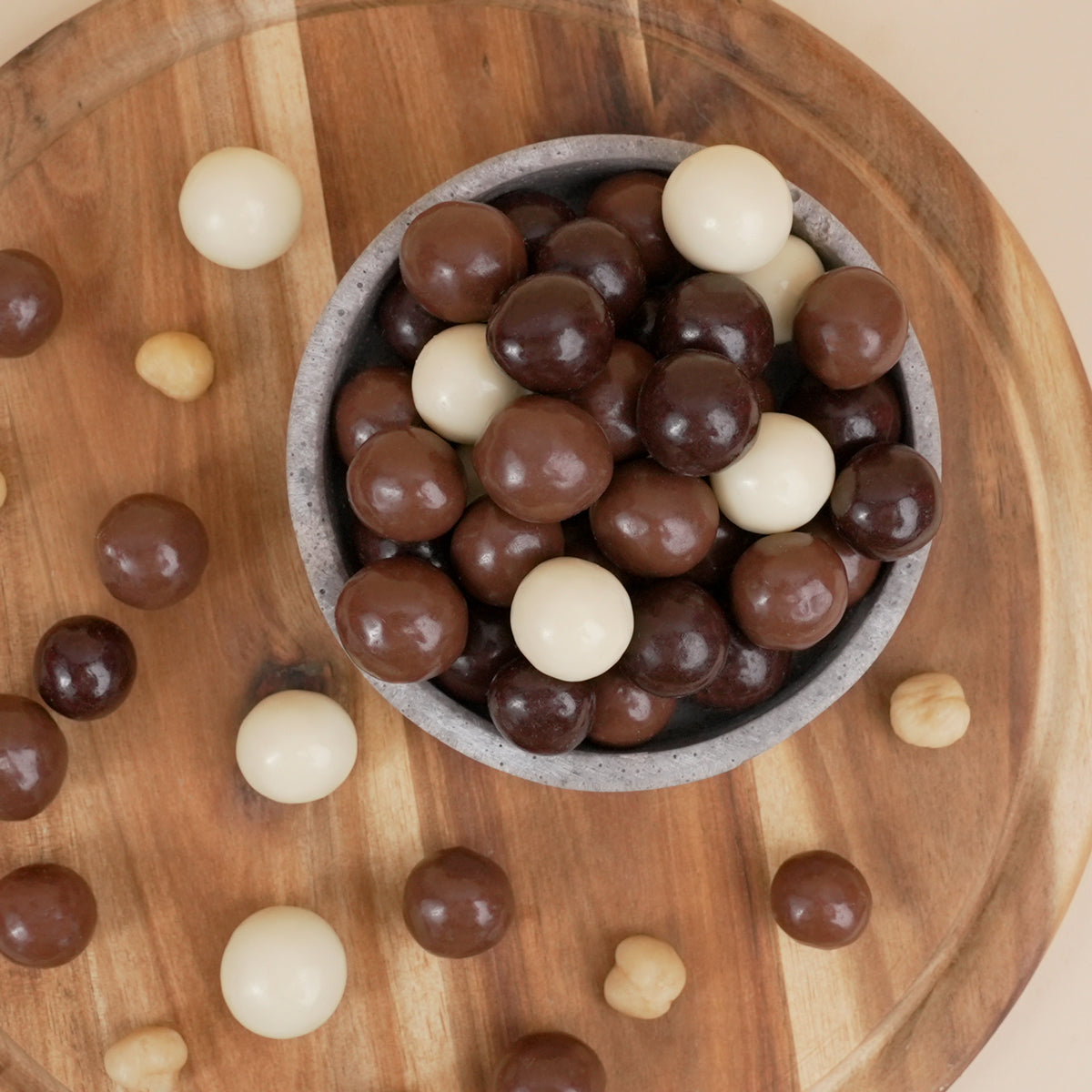 Hazel-Chocolate-Fusion,geröstete Haselnüsse mit Vollmilch-, Zartbitter- und weißer Schokolade überzogen