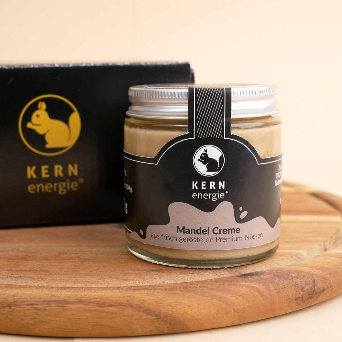Mandeln Creme im Hochwertigen Glaß