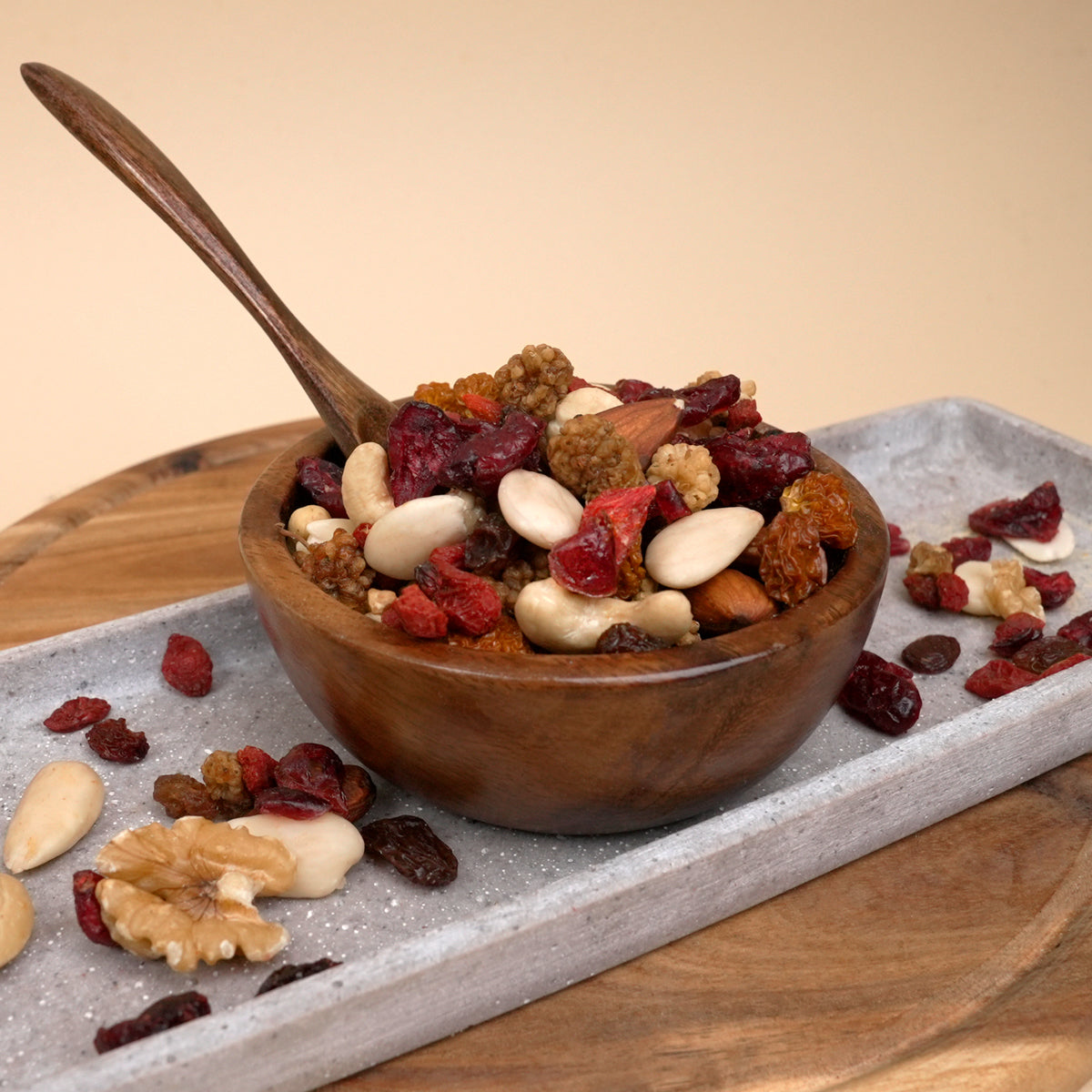 Superfood - naturbelassene Nuss-Frucht-Mischung mit drei vers. Nuss-Sorten und fünf verschiedenen getrockneten Früchten