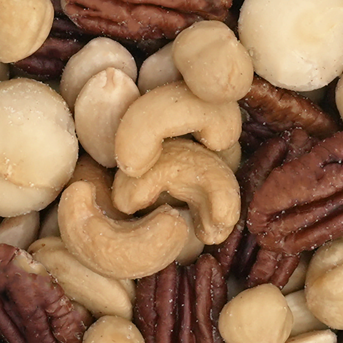 Nahaufnahme Nussmischung "Australian Gold mit Salz" aus Haselnüsse, Mandeln, Cashews, Pekannüsse und Macadamia