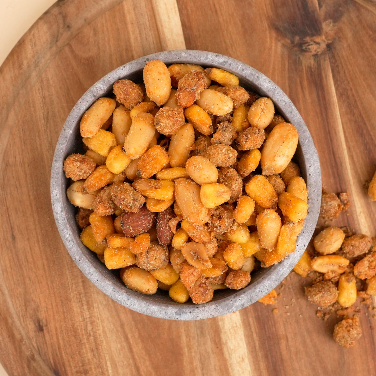 Smokey Crunch Mix-Rauchmandeln, würzige Erdnüsse, Katjang Pedis und crunchiger Mais