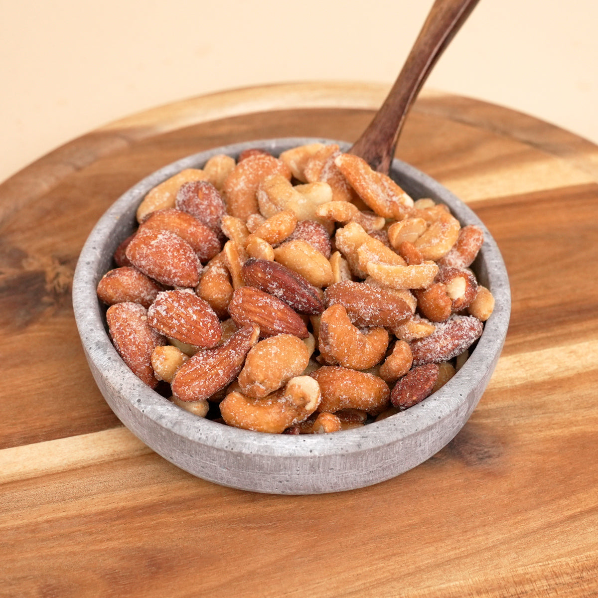 Sweet & Salty-Cashewkerne, Mandeln und Erdnüsse, ummantelt von einer Mischung aus Honig und Salz