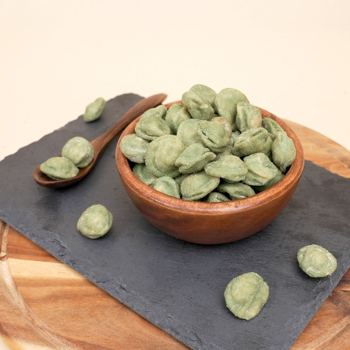 Wasabinüsse – Erdnüsse im Teigmantel mit Wasabi-Würzung