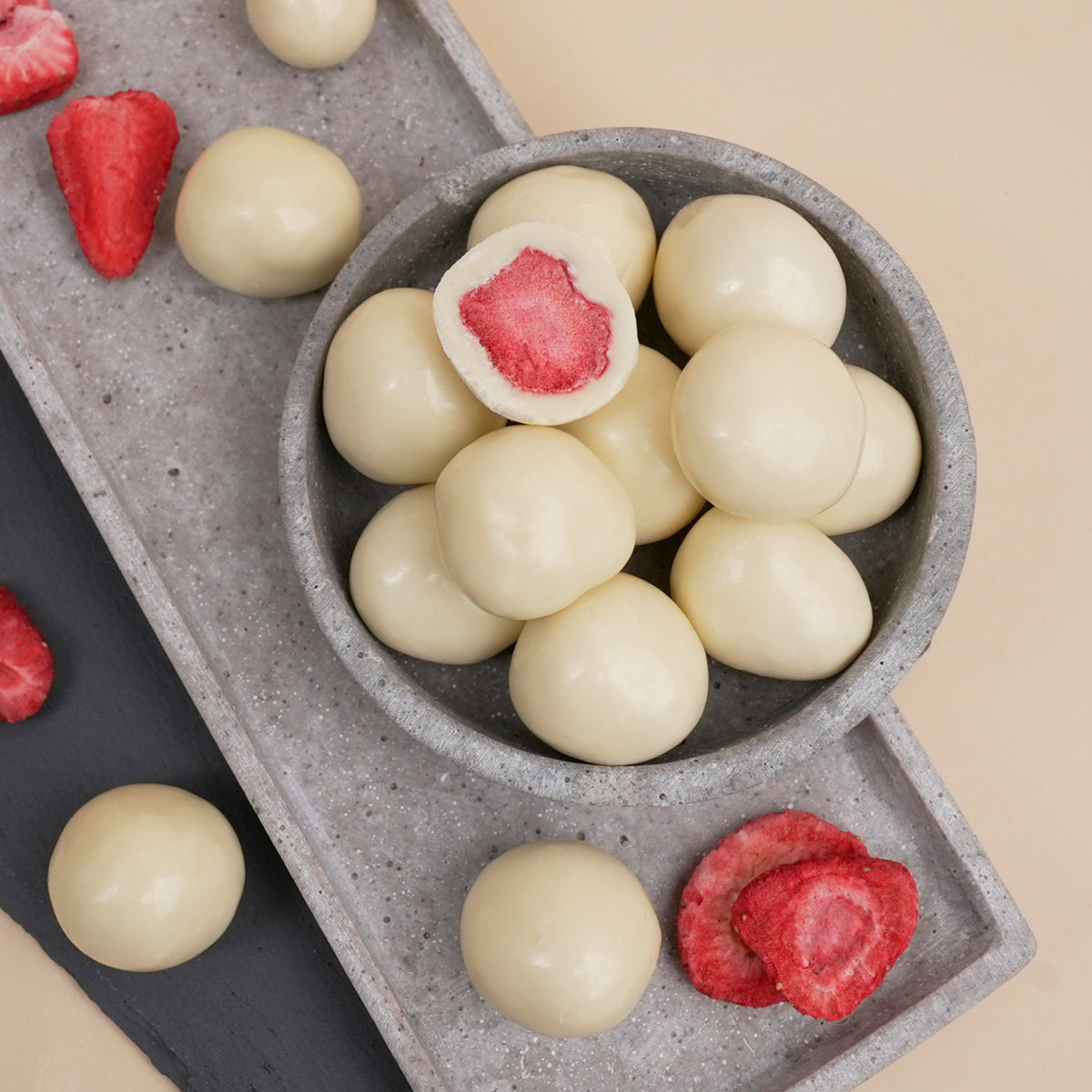 White Delight–gefriergetrocknete Erdbeeren in Joghurtschokolade